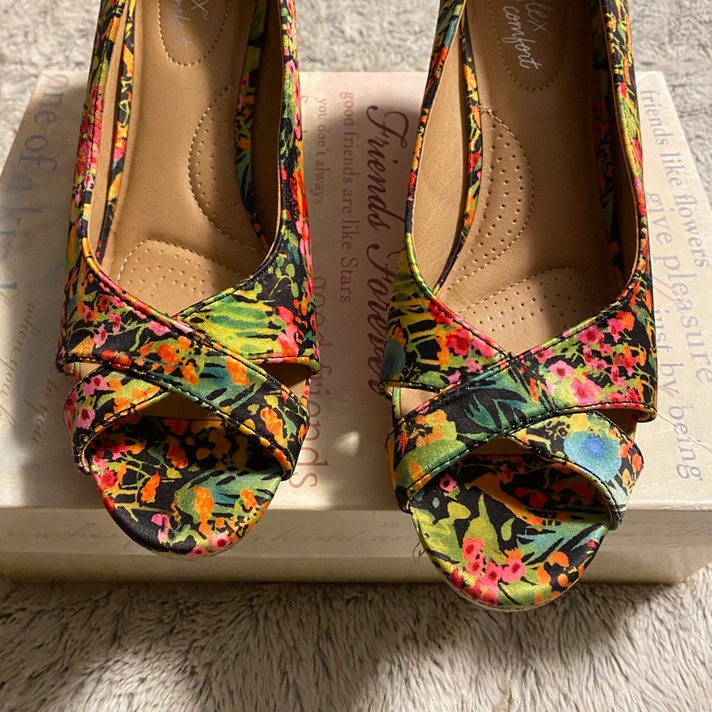 Size 6 wedge Peep toe